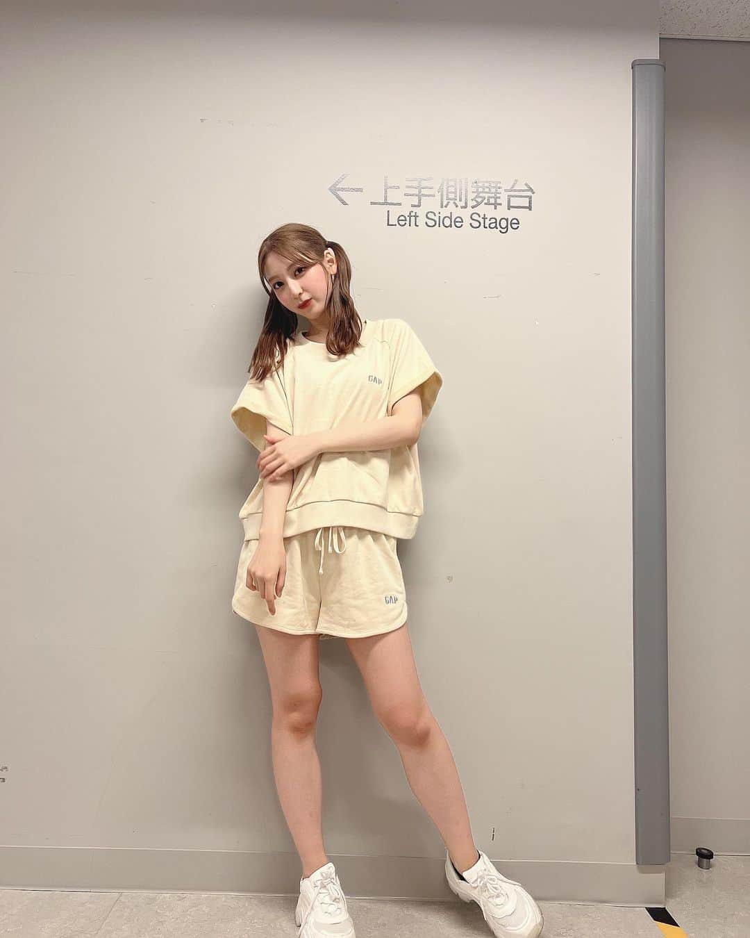 松岡菜摘のインスタグラム：「. . ツアー愛知 ありがとうございました🥺✊🏻 . ツインテールというものを してしまいました🫶🏻 . #愛知 #名古屋」