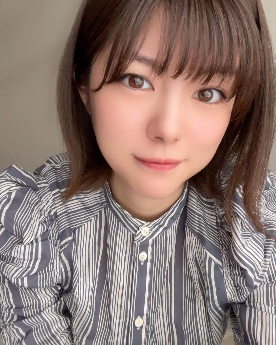 熊林保奈美のインスタグラム：「* . ちょきちょき💇🏻‍♀️ ロングからがっつりばっさり切りたくない派の 担当さんを説得して相談して 10年ぶりくらいの長さに✌🏻 シャンプーもドライヤーも楽🥹 . . * #モデル #撮影会モデル #ポートレートモデル  #model #サロンモデル  #熊林保奈美 #道産子 #Japanesegirl #instalike #맞팔  #selfie #selca #me #followme #cocodeal」