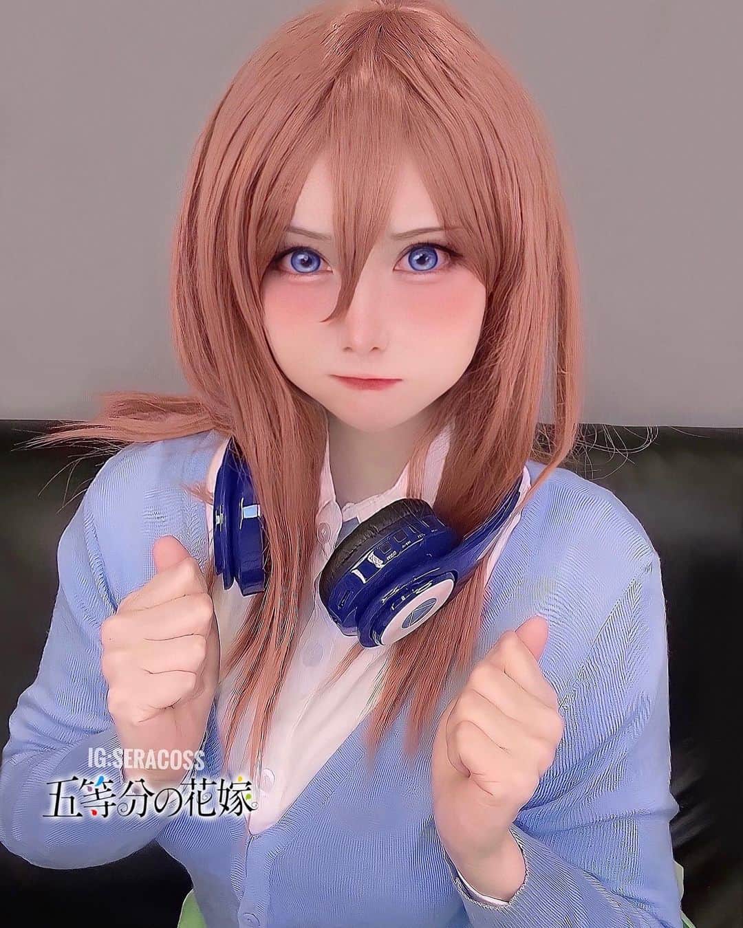 のインスタグラム：「pout💙💿 my cosplay #mikunakano  @seracoss @seradaily_  . . . . . . . . . . . . . . . . .  Please do not use my photos on tiktok, youtube, facebook, etc. . . . . . . . . . #💙💿  #gotoubunnohanayome #thequintessentialquintuplets #miku #thequintessentialquintupletsmiku #gotoubunnohanayomeanime #gotoubunnohanayomemiku #五等分の花嫁 #五等分の花嫁コスプレ #animegirl #animewifu #wifu #waifuanime #animecosplay #コスプレ #コスプレ好き #コスプレイヤー #コスプレ女子 #アニメ好き」