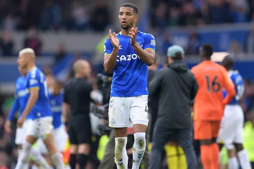 メイソン・ホールゲイトのインスタグラム：「Together! #utft💙」