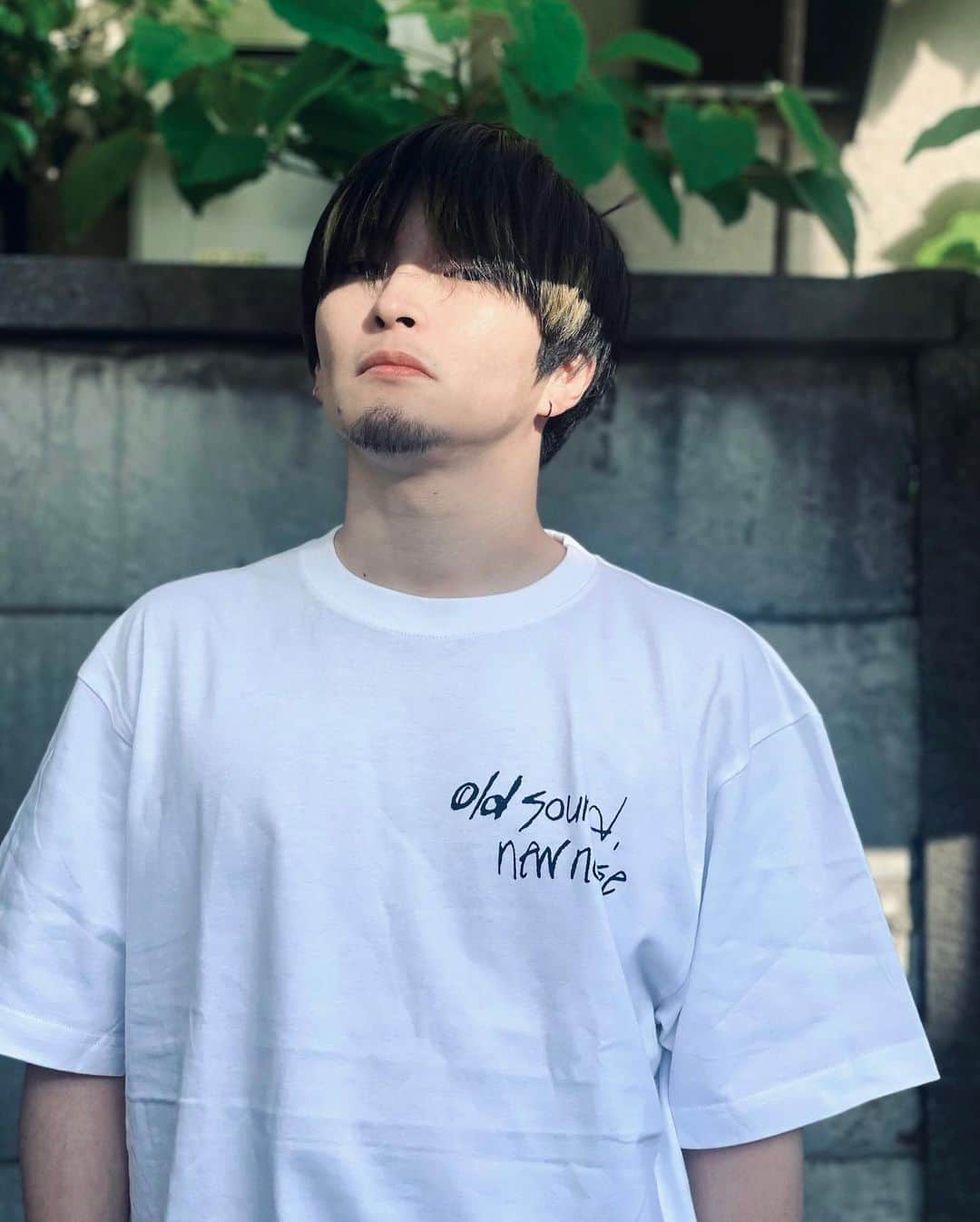 戸高賢史さんのインスタグラム写真 - (戸高賢史Instagram)「ALLAROUNDと春コラボしました。 個人的に欲しかったトートも作ったので是非！！  @t2zee  ALLAROUND COLLABORATION 2022 with  “戸高賢史(Toddy)”  ⁡ 今回はTシャツの他に、リミテッドアイテムとしてトートバッグもご用意いたしました。 ⁡ ⁡ ◆店頭販売▶︎5月7日(土)13:00発売 ◆通販サイト▶︎5月7日(土)20:00発売 https://allaround.thebase.in/categories/4059809 ⁡ ⁡ 注意： １：店頭分と通販サイト分の在庫は共有になりますので、店頭販売時点で完売した商品やカラーサイズは通販サイトでの販売はありません。 ⁡ ２：店頭での販売は発売日当日のみとなります。翌日以降に通販サイトに在庫がございましても店頭での販売は不可です。 ⁡ ⁡ ⁡ 【通販サイトでのお買い上げ時の注意事項】 ⁡ ◆カートに入れただけでは購入完了とはなりません。 購入完了画面までお手続きされた時点で完了となりますので、カートに入っていても時間差で売り切れとなる場合があります。 ⁡ ◆操作ミスや通信環境の不具合等により同一商品を重複購入された際は必ず決済から30分以内に通販サイトのお問い合わせ(CONTACT)からお知らせください。 ⁡ ◆Tシャツとトートバッグを別々で決済された場合、同梱発送は不可です。それぞれを1つのお荷物として発送させていただきます。 ⁡ ◆ご注文数が多いため、ご注文いただいた順に5月8日(日)より数日に分けて発送いたします。 ⁡ ◆本商品のみ、配達の指示や日時指定は不可とさせていただきます。 お手数ではございますが、発送後にお送りする発送通知メールに記載のお問い合わせ番号を元に、お客様自身で佐川急便までご連絡ください。 ⁡ ◆ご注文の時点でデータが確定しますので、ご住所などを含めたご注文内容の変更は一切できません。 ⁡ ◆ご住所などの登録情報の記入ミスや記入漏れがある場合は発送が通常より遅れますのでご注意ください。 ⁡ ◆不良品等がございましたら商品到着から7日以内にご連絡をお願いします。 代替え品がございませんので返金にて対応させていただきますのであらかじめご了承下さい。 上記期限を過ぎますと対応は不可とさせていただきます。 ⁡ ■クレジットカードでのお支払いは一括払いのみとなります。 ⁡ ■ラッピングは承っておりません ⁡ ■商品のお取り置き、予約はいたしておりません。 ⁡ ■お客様都合によるご注文後の返品・交換等は受付けておりませんのでご購入前に十分ご検討下さい。 ⁡ ■海外発送は承っておりません。  I do not hear the overseas shipment. ⁡ ⁡ ⁡ ⁡ ⁡ Toddy Collaboration S/S Tee ⁡ ■COLOR：WHITE , BLACK (環境により色味が異なって見える場合があります) ⁡ ■素材：コットン100% (5.6oz) ⁡ ■SIZE _  M_着丈69cm,身幅52cm,袖丈20cm,肩幅46cm L_着丈73cm,身幅55cm,袖丈22cm,肩幅50cm XL_着丈77cm,身幅58cm,袖丈24cm,肩幅54cm XXL_着丈81cm,身幅63cm,袖丈25cm,肩幅57cm XXXL(BIG Tシャツ)_着丈84cm,身幅68cm,袖丈26cm,肩幅60cm WIDE SILHOUETTE_着丈77cm,身幅64cm,袖丈27cm,肩幅61cm (多少の誤差がありますので予めご了承下さい) ⁡ ■価格 6600円(税込)   ⁡ Toddy Collaboration TOTE BAG ⁡ ■COLOR：NATURAL , BLACK (環境により色味が異なって見える場合があります) ⁡ ■素材：コットン100% (12oz) ⁡ ■SIZE _ 480mm × 400mm ×150mm (多少の誤差がありますので予めご了承下さい) ⁡ ■価格 4950円(税込)」5月2日 16時00分 - toddyphantom