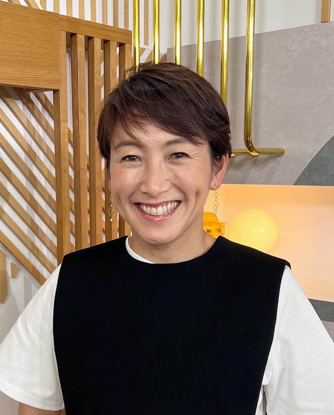 杉山愛さんのインスタグラム写真 - (杉山愛Instagram)「ちょっと前になりますが、、 先日の衣装になります✨  どんどん暖かくなってきて、日も長くなってきて☀️やっぱり暖かい季節が好きです💕  皆さんはゴールデンウィーク✨どのようにお過ごしですか？ 私はおうち時間を満喫しております🤣🤣  #ゴールデンウィーク #素敵な時間 #お過ごしください #衣装 #granyamaki」5月2日 16時01分 - aisugiyamaofficial