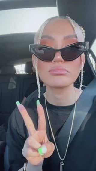 アグネス・モニカのインスタグラム：「❤️🖤🤍  #AGNEZMO」
