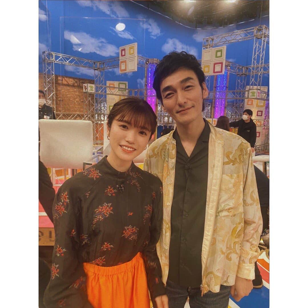 美山加恋のインスタグラム：「昨日の #ななにー ありがとうございました✨ 約9年ぶりに草彅さんにお会いしましたし、 ちゃんとお話したのは僕カノ以来でした  昨日の放送中もそして休憩中も「加恋は小さい時から大人だったよ〜」と、当時のこと思い出してくれて嬉しかったです。 たしかにませていたかもしれません☺️  生放送でバタバタしていたため今回も連絡先は聞けず…‼︎ いつかまた作品でご一緒して、その時に連絡先を聞くぞ…‼︎ 草彅さん携帯持ってるといいなぁ…‼︎😌笑  #ななにー新しい別の窓  #草彅剛 #稲垣吾郎 #香取慎吾 #新しい地図 #abematv」