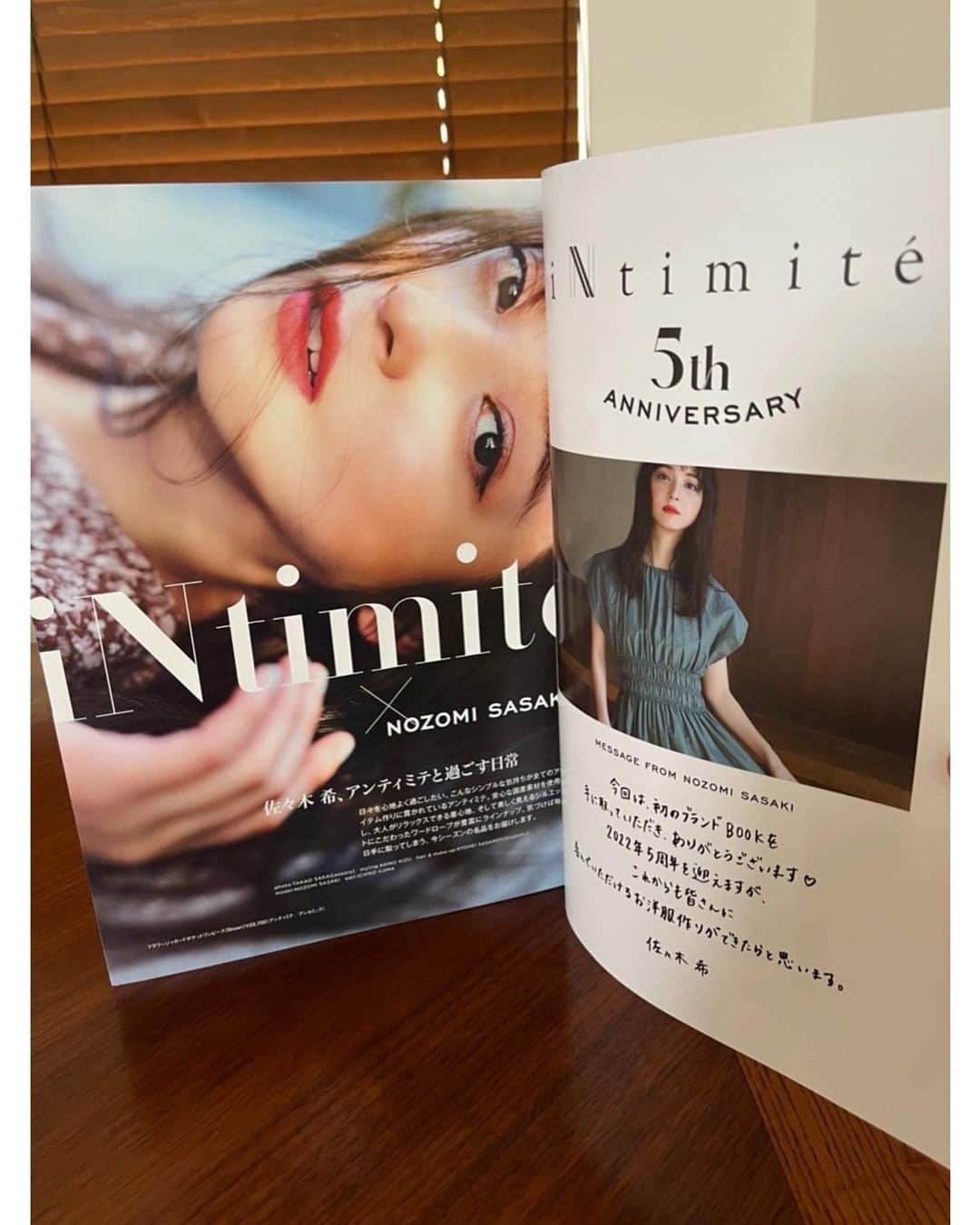 佐々木希さんのインスタグラム写真 - (佐々木希Instagram)「#iNtimite ANNIVERSARY BOOK 販売開始しました🌷 予約してくださった方々も沢山いらっしゃると伺いました🙇‍♀️とても嬉しいです✨特典もこだわって作ったので、是非見ていただけると嬉しいです！  明後日の4日からは伊勢丹新宿店にて、iNtimitéのポップアップストアが始まります！ 直接見て頂ける機会が出来て感謝です♡」5月2日 12時53分 - nozomisasaki_official