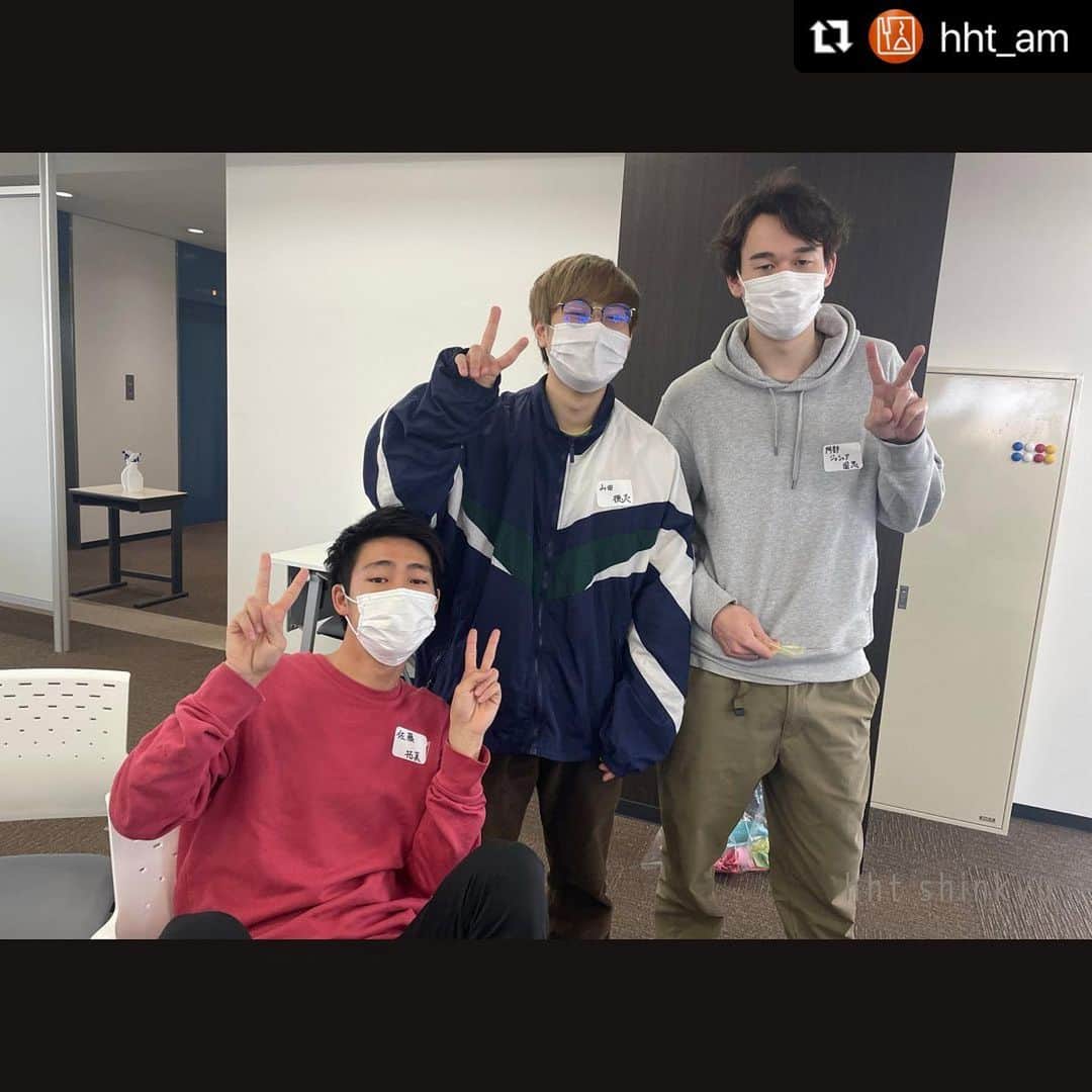 北海道メディカル・スポーツ専門学校さんのインスタグラム写真 - (北海道メディカル・スポーツ専門学校Instagram)「#Repost @hht_am with @make_repost ・・・ . 先日実施した新入生歓迎会の写真第2弾です🌟 . とてもユニークな発想のゲームがたくさんありましたが、 その中でも一際盛り上がっていたのは 「皆さんお絵描きですよ！」でした😆 . お題があり、そのお題に沿った絵を 代表者が描いてチームのみんなが当てるという だれしもがやったことあるであろうゲームですが、 やはり盛り上がりがすごかったです（笑） . 思わぬところで絵の才能を発見したり、 画伯がいたり（笑）ととても面白かったです✨ . .  #スポーツ鍼灸師学科 #アスリート #進路 #北海道ハイテクノロジー専門学校  #ハイテク #鍼灸師学科  #AO #お灸 #鍼灸  #授業風景 #はり  #きゅう  #社会人 #統合 #楽しい #北海道メディカル・スポーツ #スポーツ鍼灸 #専門学校  #新入生歓迎会  #新入生歓迎  #親睦会  #なかよくなろう  #3学年合同  #イベント企画  #意思疎通ゲーム  #お絵描きですよ  #ビンゴ大会」5月2日 13時23分 - hht_sports