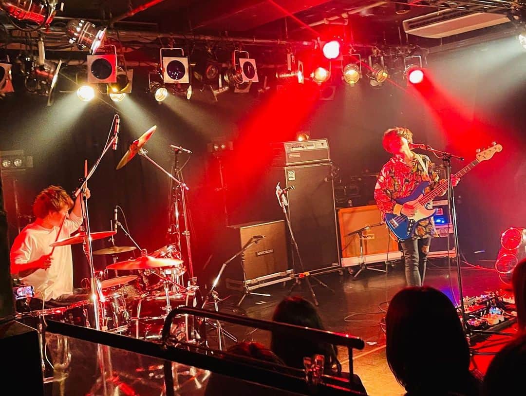 Asuralbert II（アシュラルバート2世）さんのインスタグラム写真 - (Asuralbert II（アシュラルバート2世）Instagram)「Spotify O Crestでライブでした🎸🥁  まだ2人になって10回もライブやってないけど、僕らは息ピッタリですね🤗  もっともっと良くなる‼️  またCrestで会いましょう👍  室さん呼んでくれて有難うございます！」5月3日 0時41分 - asuralbert2_official