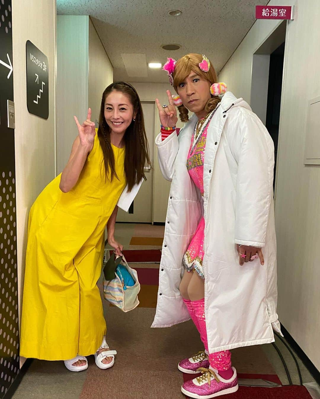 熊切あさ美さんのインスタグラム写真 - (熊切あさ美Instagram)「この間、ゴリさん、いやゴリエちゃんを発見 嬉しくてフジテレビの廊下で 「ゴリさーん！」って叫んじゃった笑 ゴリエちゃん大好きだったからまた観れて嬉しいな☺️ ゴリさんとはアドレなガレッジでずっとレギュラー一緒だったから会うと嬉しくて☺️🦍 またお仕事ご一緒したいな #ガレッジセール  #ゴリさん　#ゴリエちゃん  #ゴリエと申します  #熊切あさ美と申します　#ぺこりん  #熊切あさ美　#フジテレビ」5月3日 0時50分 - asami_kumakiri