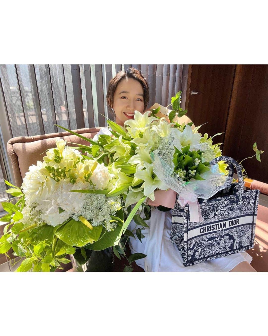 木村心美さんのインスタグラム写真 - (木村心美Instagram)「今年の誕生日に頂いたお花は、偶然全て白と緑でした！！！😳✨🥰 素敵なプレゼントありがとうございます🥰 ・ 21歳、頑張ります！」5月2日 16時57分 - cocomi_553_official