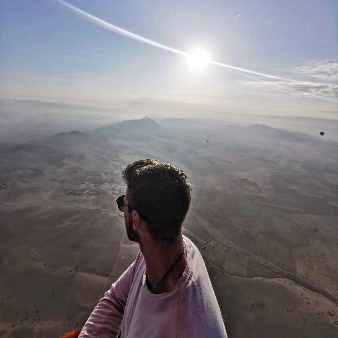 Phil Harrisのインスタグラム：「#Motivated for the week ahead! Have a good one everyone ☀️🇲🇦🎈 . 📸 @hannah_marie_1993  . #happy #love #ready #letsgo」