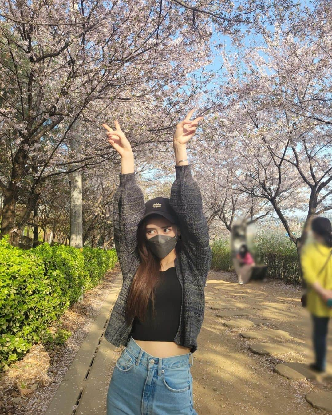 NiziUさんのインスタグラム写真 - (NiziUInstagram)「Cheery blossoms 🌸  It's May now ~   5月！ 今月も一緒に頑張ろう～！  5월도 화이팅하자 ~~♡   #NiziU #WithU #RIMA」5月2日 17時54分 - niziu_artist_official