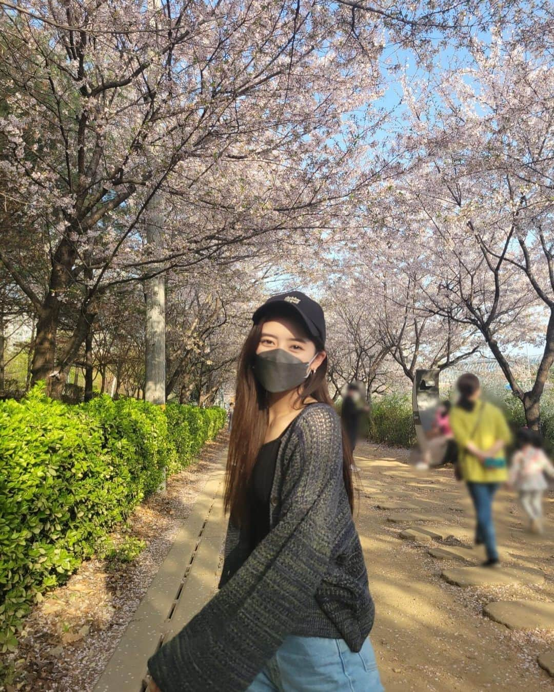 NiziUさんのインスタグラム写真 - (NiziUInstagram)「Cheery blossoms 🌸  It's May now ~   5月！ 今月も一緒に頑張ろう～！  5월도 화이팅하자 ~~♡   #NiziU #WithU #RIMA」5月2日 17時54分 - niziu_artist_official