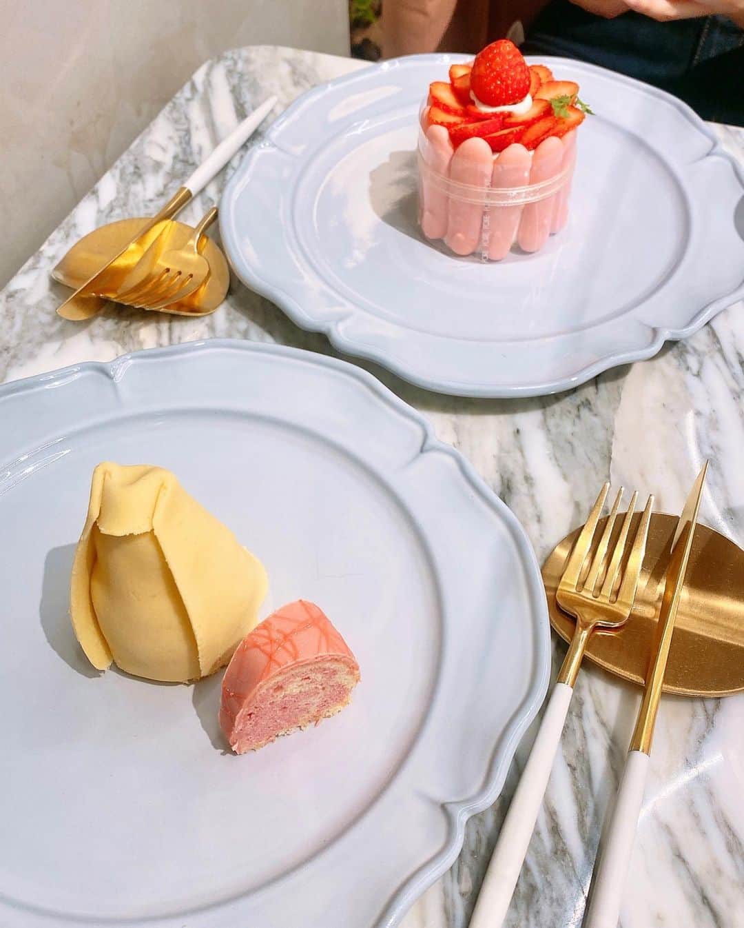 ぷーちゃんさんのインスタグラム写真 - (ぷーちゃんInstagram)「🐶🍯 . ポアールドジュネスのケーキ 食べに行ってきた💕🍰 . かわいくて、落ち着く空間ʚïɞ.• . そし友達がインスタの写真用に映えケーキの方貸してくれた😂やさしい💕 . 私はモンブランにしたよ🌰 . そしてまさかの誕生日プレゼントも用意してくれてて🥺 おしゃれなHACCIのはちみつ🐝🍯 . 大事に使わせてもらうね🤍 . . #イチナナライバー#イチナナ#ライバー#ライブ配信#配信者#tiktok#癒し系女子#ビジョビ#ビジョビジョ#ぷーちゃん#撮影モデル#サロンモデル#モデル#大阪サロンモデル#関西モデル#関西サロモ#関西サロンモデル#フリーモデル#関西フリーモデル#撮影依頼受付中#撮影依頼募集中#ポワールドジュネス #ポワールドジュネス堂島 #HACCI」5月2日 18時01分 - poohchan31