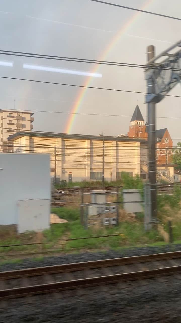 松田洋昌のインスタグラム：「スッゴくハッキリとした虹よね🌈 #思わず撮った #虹 #にじ」