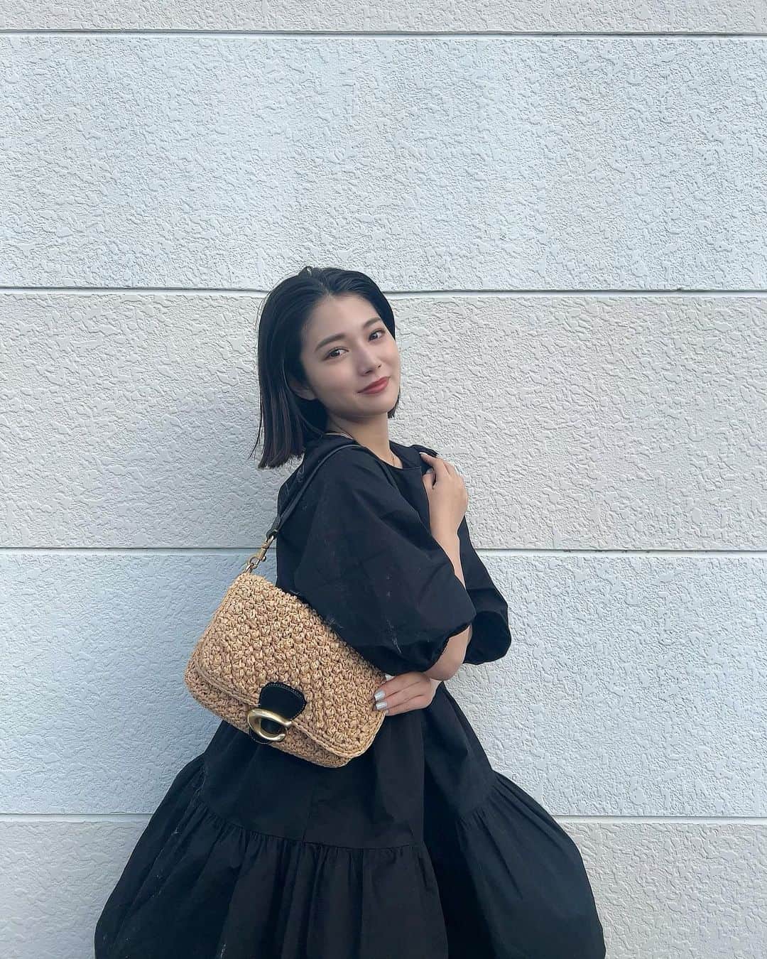 浪花ほのかのインスタグラム：「COACHのストローコレクションのバック👜❤️ 夏っぽいデザインでサイズ感も使いやすくてお気に入り🥰🥰  #coachny  #coachjapan  @coach」