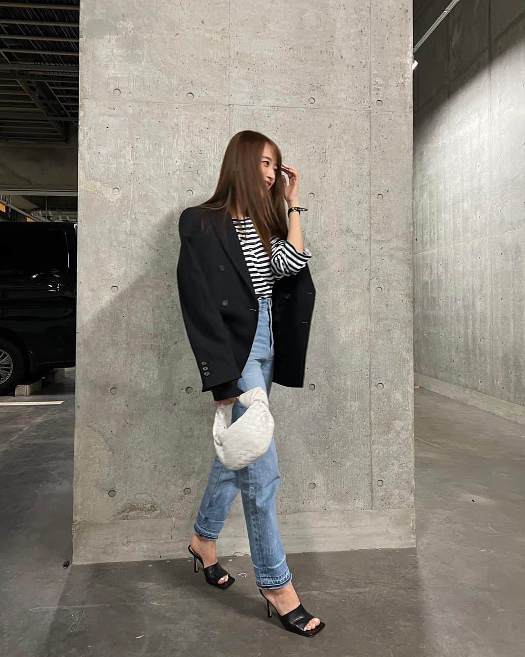 近藤千尋のインスタグラム：「収録終わりの一枚🫶🏻📸 GWは仕事したりやすみだったり。🤍 子供達とまったり過ごしたりしてます💕  明日は埼玉の イオンモール川口前川店にて 14時からサウスコートで トークショーです❣️ フリーでどなたでもご覧いただけます💕  当日券でも着席して観れるので 遊びに来てください🫡✨✨  当日券をご希望のお客様へ⏬ 5月3日（火）当日、10時より AZUL BY MOUSSY川口前川店で トークショーの参加券を先着50名様限定で配布致します♥️ 専門店1F　6番出入口にてお並び頂いていただいた方より ご案内・整理券を配布致します。 お座席には限りがありますので予めご了承ください。  たくさん皆さんとお話しできたら うれしいです❤️ お待ちしておりまーす🤍🤍🤍」