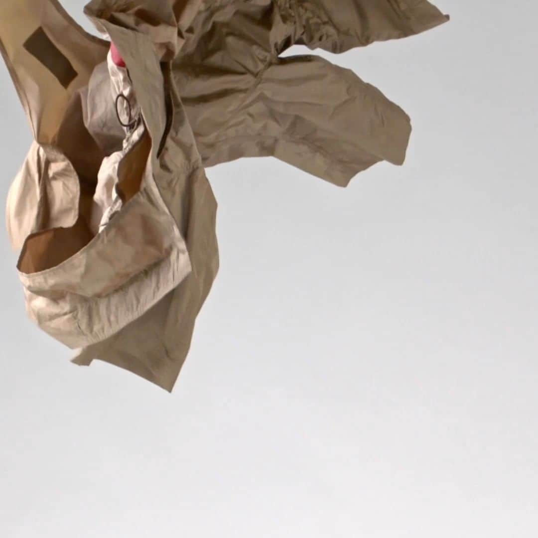 エーディーディーのインスタグラム：「Floating in the air. The Add Nylon Jacket offers protection from wind and rain.  Take a closer look at the SS22 Collection online at add.it  #AboutAdd #AddMilano #SpringSummer22」