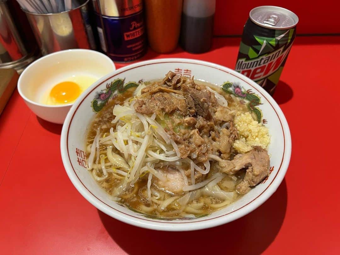 桃乃木かなさんのインスタグラム写真 - (桃乃木かなInstagram)「千葉店〜🏰🫶  ノーマル(+生玉子) ヤサイ少なめニンニクアブラ  優しめマイルドなお味で食べやすいジェントル麺でした すっきり後味なので量いけちゃいそうですね」5月2日 19時29分 - kana_momonogi