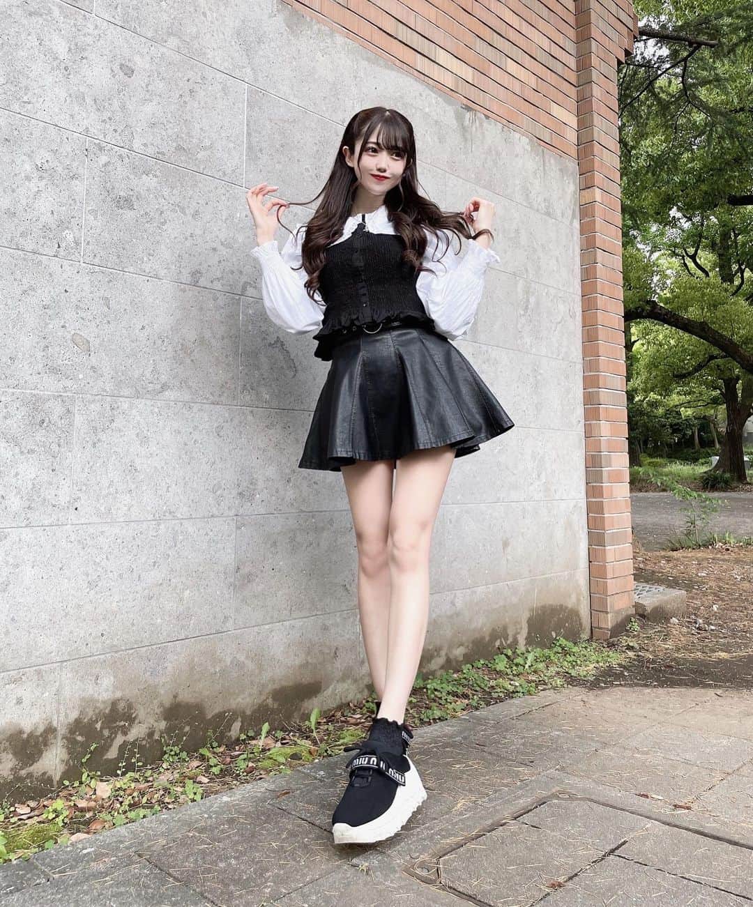 田口未彩のインスタグラム：「❤︎  前にも載せたことあるコーデだけど 写真を載せることに意味がある❕ と信じて写真撮った❕❕載せる❕  ハーフツイン🤍  .」