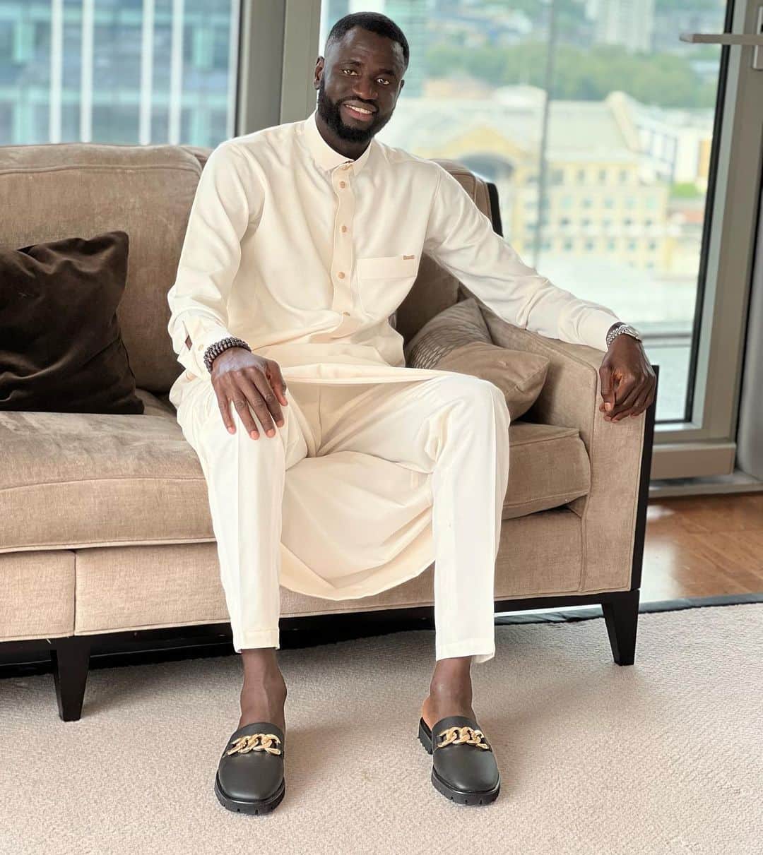 シェイフ・クヤテさんのインスタグラム写真 - (シェイフ・クヤテInstagram)「Eid Mubarak la famille 🙌🏿😁  #Alhamdoulilaforeverything🙌🏿❤️🙌🏿」5月3日 1時24分 - roilionpapis8