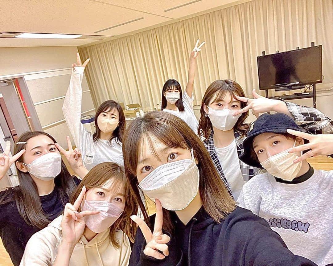 のインスタグラム：「#レッスン  チームB15周年のレッスン🙂✨ 久々に集まったのに、誰も久々〜❣️みたいにならないのが不思議😂  ゆきりん声出ないのに、めっちゃ頑張ってくれてる😭 みんなちゃんと覚えられて凄い✨  私、早速場所覚えられない& 振り付けオリジナルが爆烈しております。。。 ブランクとかでは無くて現役の頃から通常でこれですからね💦 自主練頑張らなきゃ😟💦  インスタっぽい写真では無いけど、想い出に置いておきます。  #チームB15th #akb48 #akb」