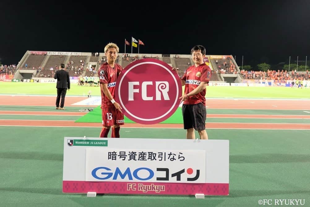 清武功暉さんのインスタグラム写真 - (清武功暉Instagram)「ピッチの影響で1時間遅れての開催でしたが、不安なく試合に臨むことが出来ました。 グランドキーパーの皆様、修復に携わった皆様ありがとうございました。  そしてなかなか勝利を挙げられてない中、たくさんの声援をありがとうございました。  5連戦も残り2試合。 勝利を絶対に掴むために頑張ります。  そしてMOMにも選んで頂きました。 もっと結果でチームに貢献出来る様に頑張ります！  #清武功暉  #fc琉球  #GMO #FCRコイン」5月2日 20時09分 - kouki_kiyotake_official