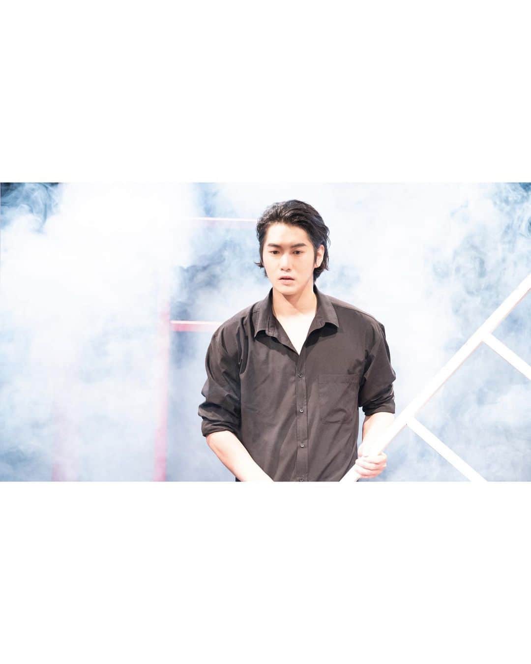イ・ジェジュンさんのインスタグラム写真 - (イ・ジェジュンInstagram)「#오델로  공연 이제 8번 남았습니다 :) 시간 되시는 분 공연 보러오세요 ㅎㅎㅎ 공연 보러와주시고 꽃, 선물 주신 모든 분들 다시 한 번 감사합니다😍」5月2日 20時53分 - leejj1020