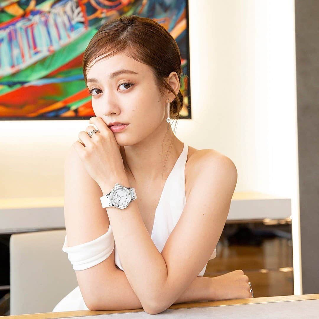 谷まりあさんのインスタグラム写真 - (谷まりあInstagram)「どんなシーンでも合う時計hublot. 今日はドレス合わせ🥰✨ どんなお洋服、シーンに合わせるか考えるのも楽しみになりますね☺️  今日もみなさまお疲れ様でした💕  @hublot @hublot_japan @hublot_omotesando #Hublot #ウブロ」5月2日 21時18分 - mariaaaa728