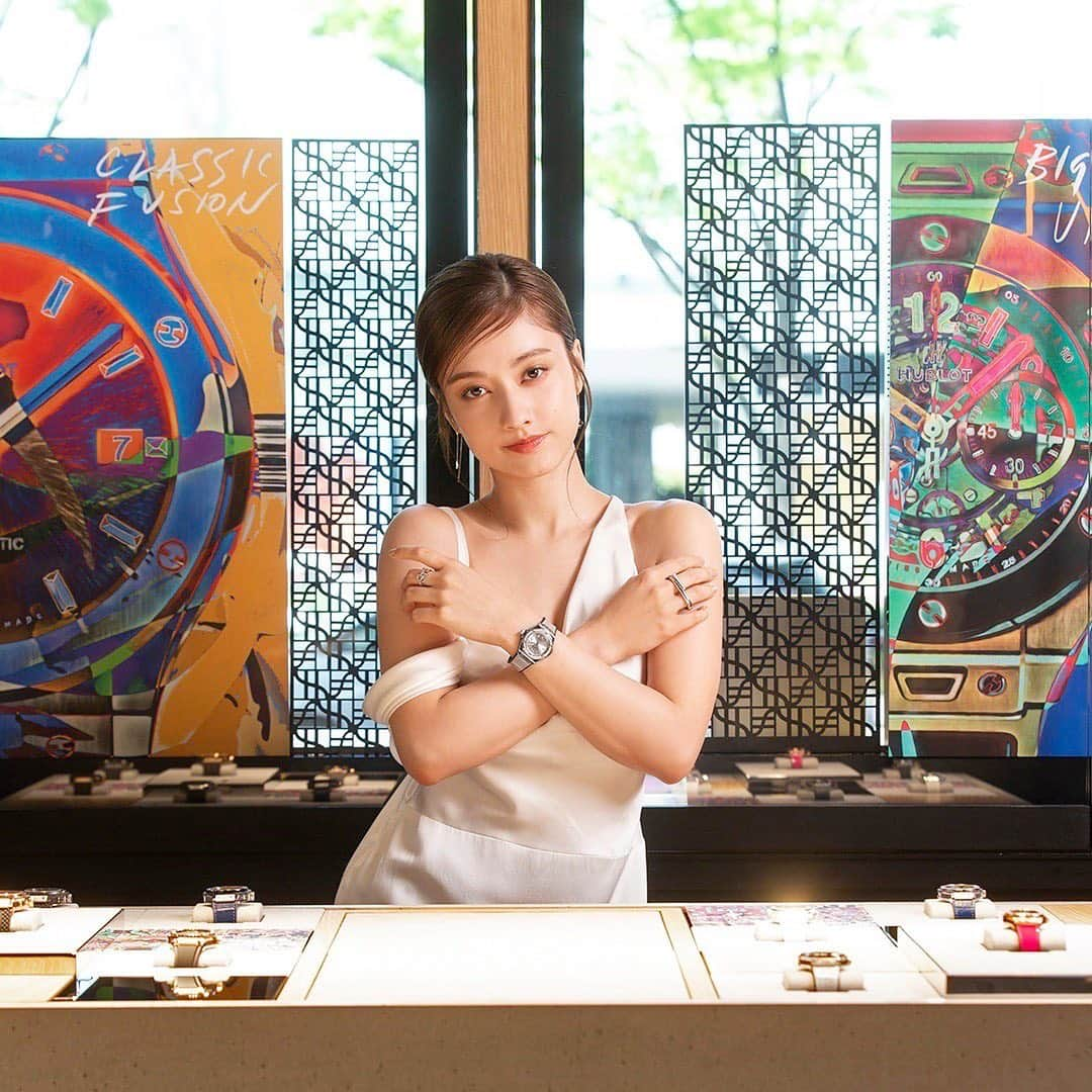 谷まりあさんのインスタグラム写真 - (谷まりあInstagram)「どんなシーンでも合う時計hublot. 今日はドレス合わせ🥰✨ どんなお洋服、シーンに合わせるか考えるのも楽しみになりますね☺️  今日もみなさまお疲れ様でした💕  @hublot @hublot_japan @hublot_omotesando #Hublot #ウブロ」5月2日 21時18分 - mariaaaa728