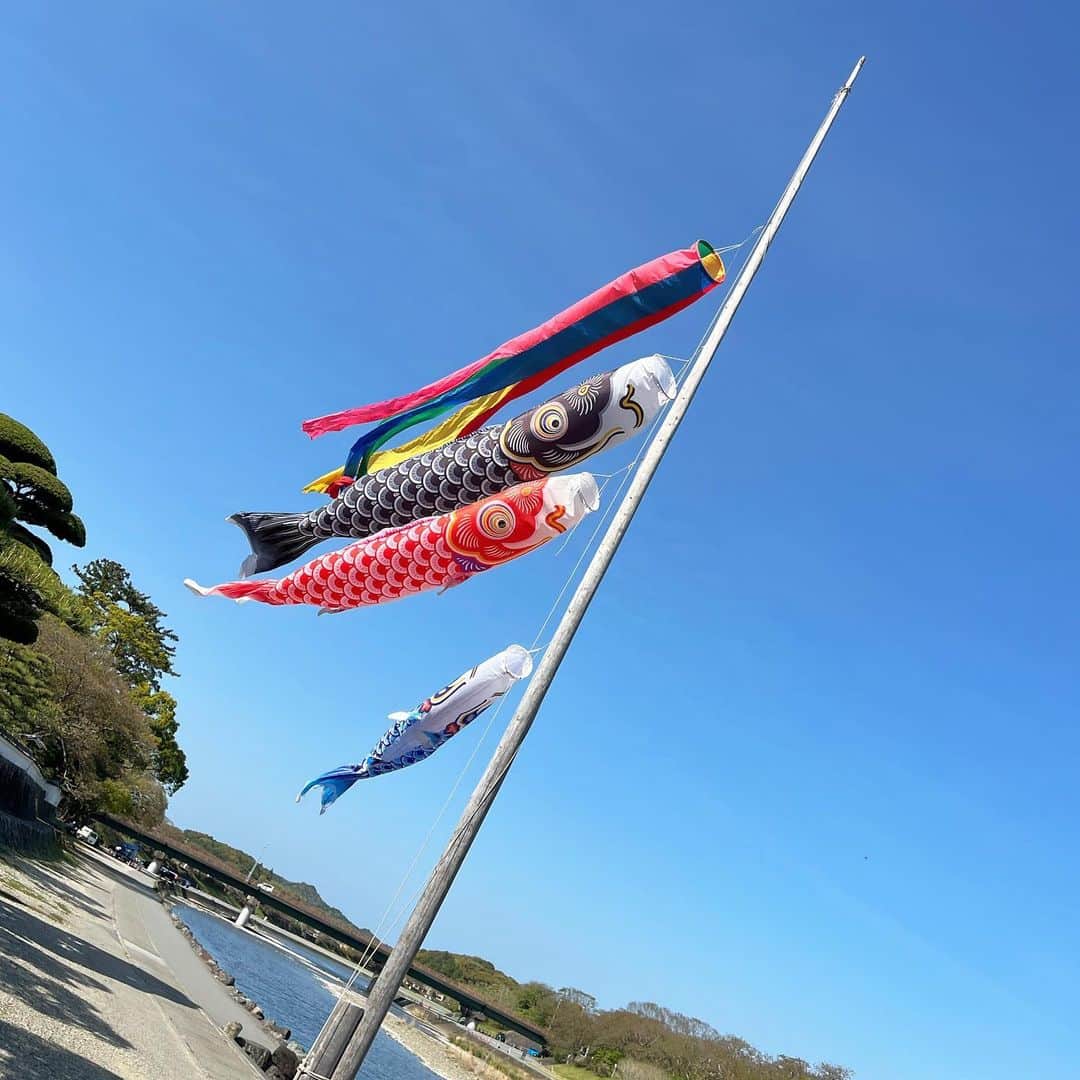 のインスタグラム：「⁡ もう５月なんですね〜🎏 １ヶ月１ヶ月があっという間に過ぎていく😮‍💨 ⁡ みなさんこの大型連休はいかがお過ごしですか？ テレビで海外旅行に行く方も多いというニュースを見て羨ましいなぁと指を咥えて見ていました🥹 ⁡ 今日は肌寒かったけど、このあとは天気も回復していきそうですね☀️ 私は先程お仕事が終わり、やっと私にも少しGW休暇が訪れます☺️💗 明日はとりあえずアラームをつけずにたっぷり眠りたいなぁ（笑） ⁡ ⁡ みなさんもステキな休日を🤍」