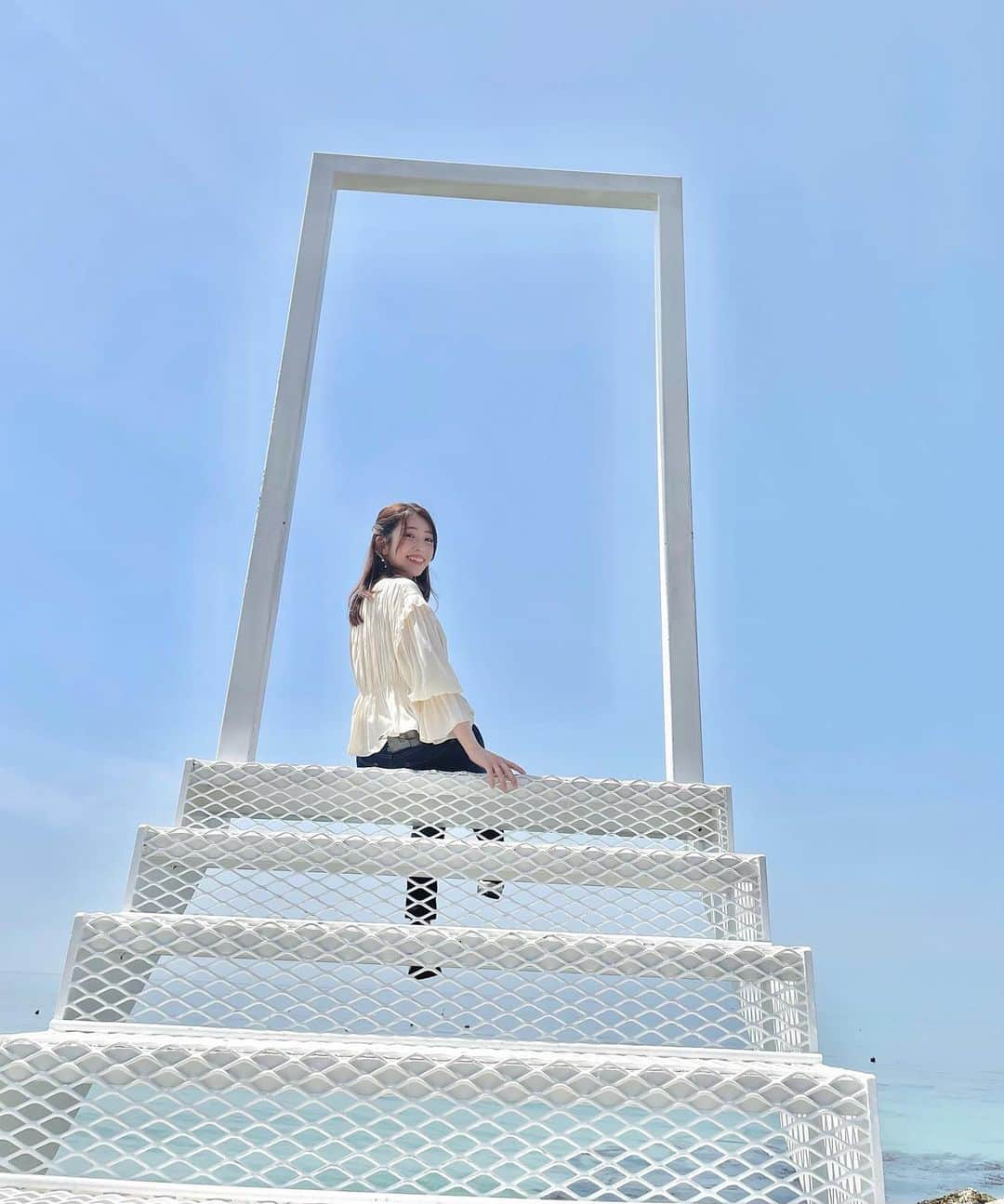 小椋寛子さんのインスタグラム写真 - (小椋寛子Instagram)「綺麗な海と青空🥰 真下が海だから 座って撮るの怖かった😂  #幸せのパンケーキ淡路島リゾート #おは土 #おはよう朝日土曜日です #ABCテレビ」5月2日 21時53分 - ogura_hiroko