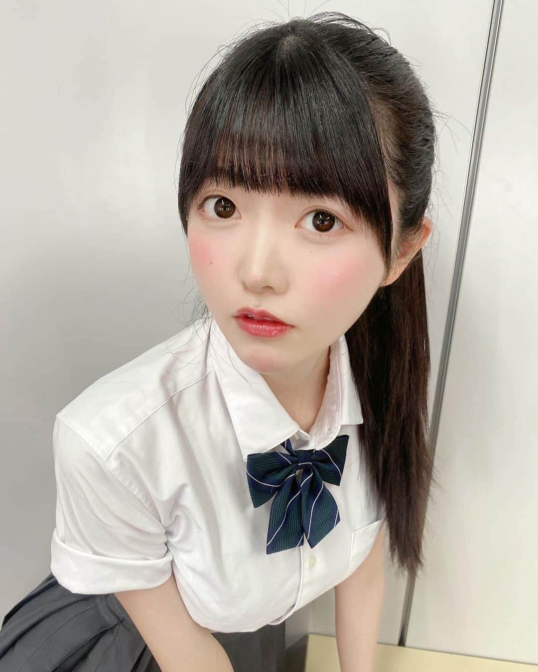 のインスタグラム：「制服！ ・ ・ ・  勉強教えてあげるー！ ・ ・  ・  #制服  #真っ白なキャンバス  #白キャン  #小野寺梓」