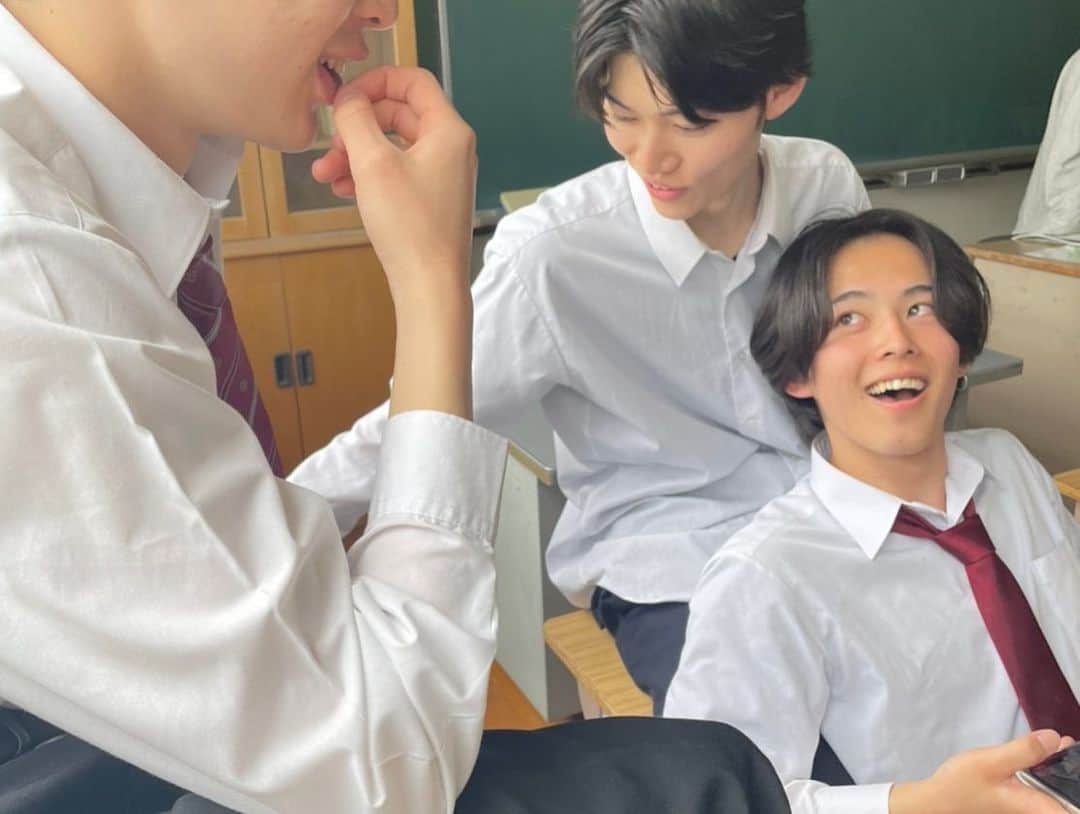 吉田元気さんのインスタグラム写真 - (吉田元気Instagram)「「今日、好きになりました。初虹編」最終回いかがでしたか❕  この旅で何より｢最高の友達」が出来たことが一生の宝物です。 皆の前では素を出せたり、笑いが絶えなかったり、おれがお風呂入ってたらみんな乗り込んできたり、ほんまに最高の友達です‼️ 初虹編の皆ほんまにありがとう〜❕だいすきや〜！！！  ファン方々、視聴者の皆様へ。 初めての参加で緊張もし、思わしくない行動をしてしまった部分もありながら皆様、暖かい応援ありがとうございました。また、ご指摘やご感想は全て真摯に受け止め、今後に活かしていきます。  改めまして、本当に応援ありがとうございました！今後ともよろしくお願いします🙇‍♂️  #今日好き #初虹編」5月2日 22時59分 - genkidayo_0625