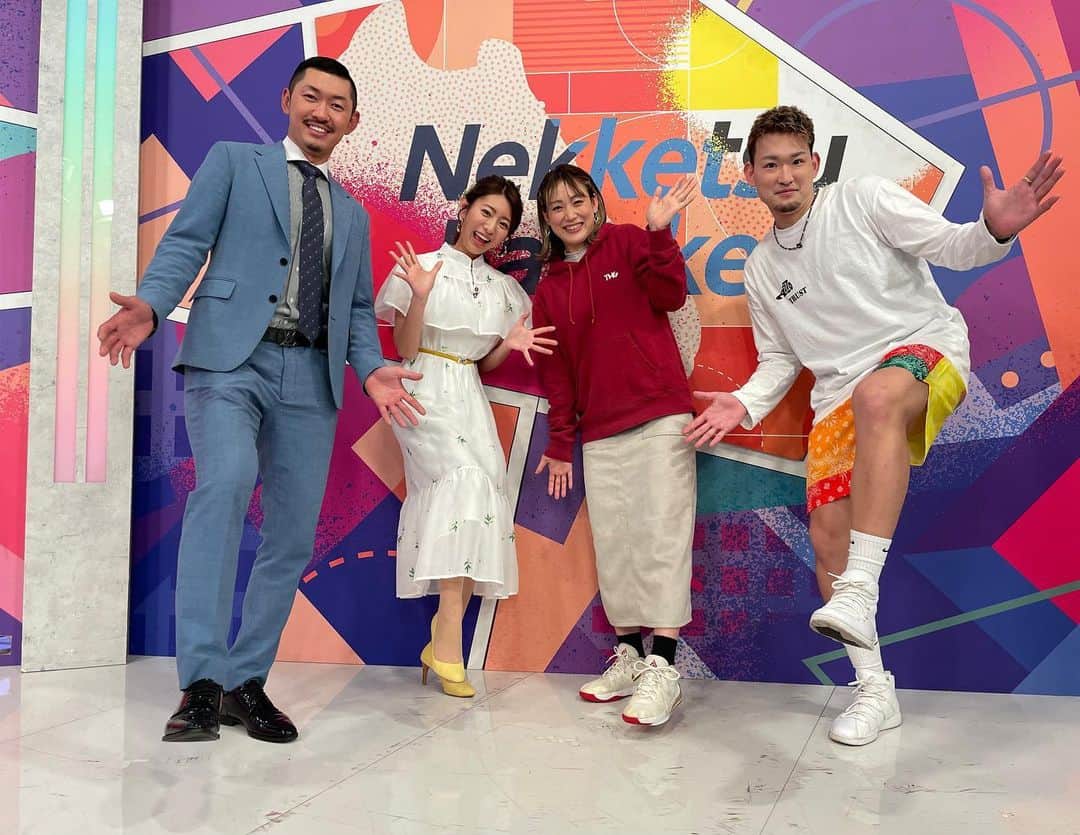 のインスタグラム：「🏀 . #熱血バスケ  きょうもありがとうございました🌟 アリーナの魅力をたっぷりとお伝え😘 . 私も宇都宮ブレックスのアリーナを取材🎤 本当に圧巻の演出と ブースターの愛を感じました💛 . 写真はみんなで #ルーク のポーズ🧸❤️」