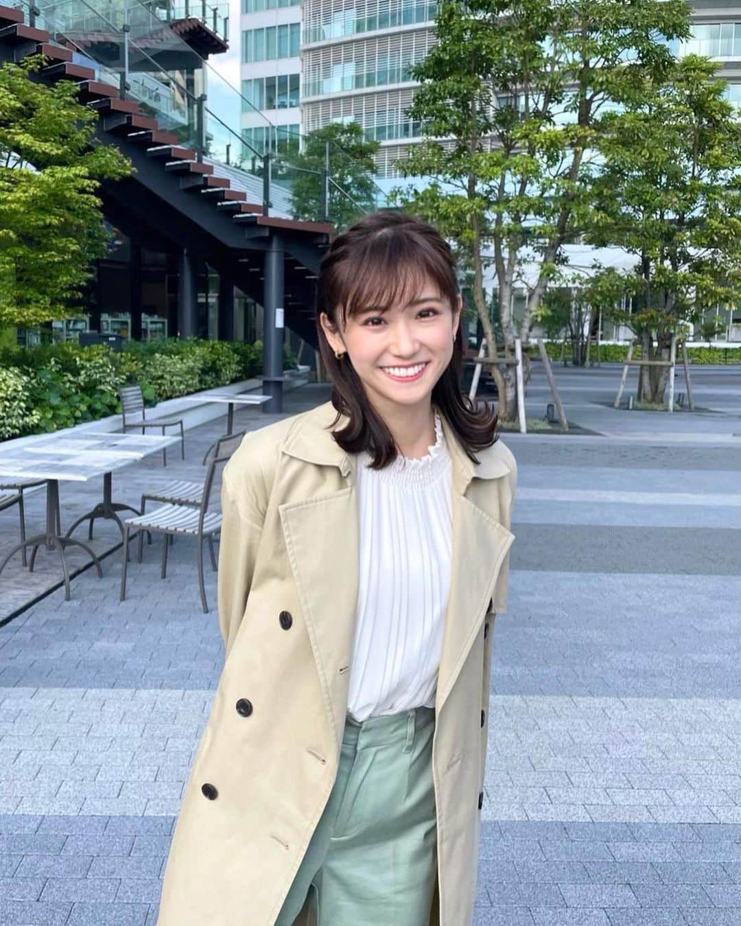 嶺百花のインスタグラム：「おはようございます！  今日は日中、長袖一枚で過ごせるようなあたたかい陽気になりそうです〜🌞☀️  tops #couturebrooch #クチュールブローチ」