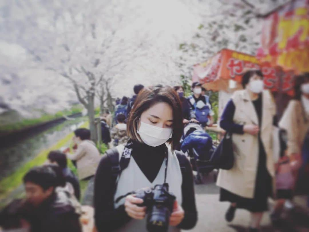 柚月美穂さんのインスタグラム写真 - (柚月美穂Instagram)「#photography  . . あっという間に桜も散り あおあおと。🌿 . . . キミに初めての桜を*•｡.* ﾟ* . . . 暖かくなってきて 過ごしやすくなりましたねぇ🌱 . . . #桜 #cherryblossom #camera #LUMIX #gh4 #単焦点 #単焦点レンズ #LENS#Leica  ##nocticron425mm . . #Japanese #cameraman #camerawoman #picoftheday #instagood #fashion #happy #followme #follow #art #me #instadaily #photography #fun #instalike #igersInstagrammers #photo #tokyo #japan」5月3日 9時48分 - mihoyuzuki