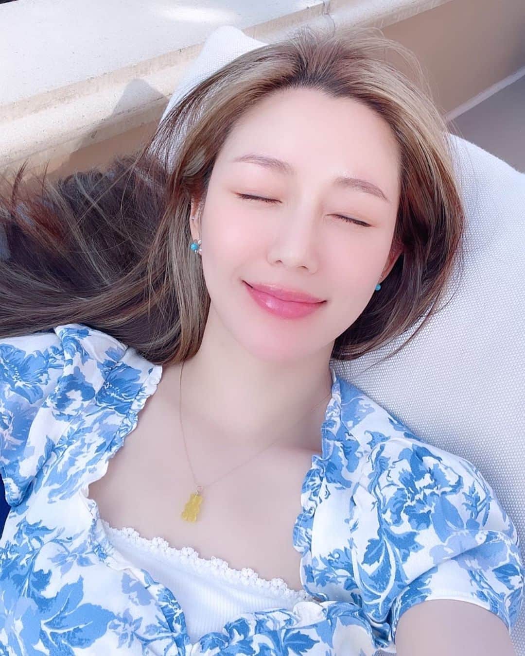 イ・ダインのインスタグラム：「BLuUEEeee🦋」