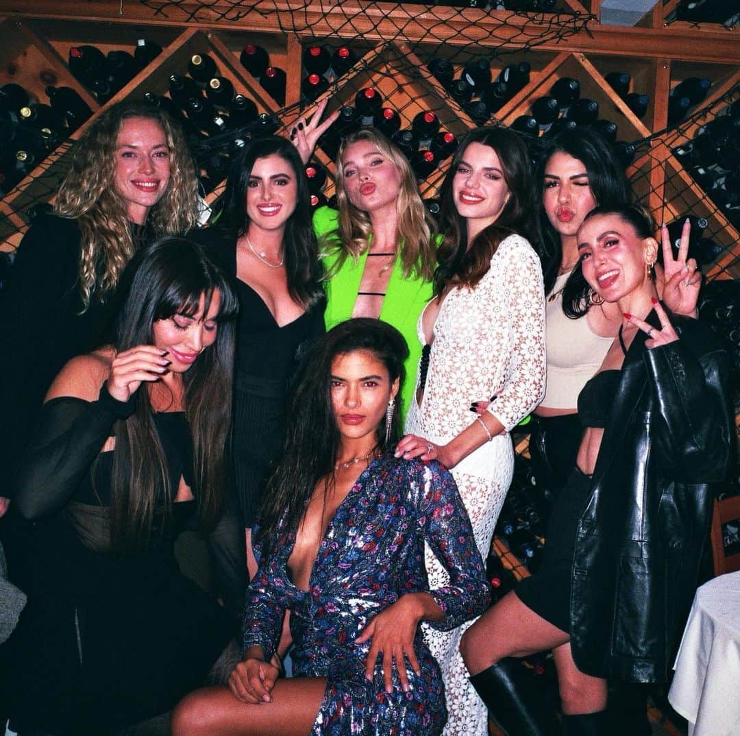 ソニア・ベン・アンマーのインスタグラム：「From February 💌🪩 with people I love   (yes I know… 3 months later…I suck at this posting thing)」
