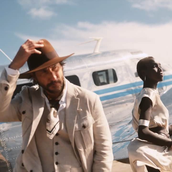 Banana Republic のインスタグラム：「New adventures take flight. Discover more tomorrow.」