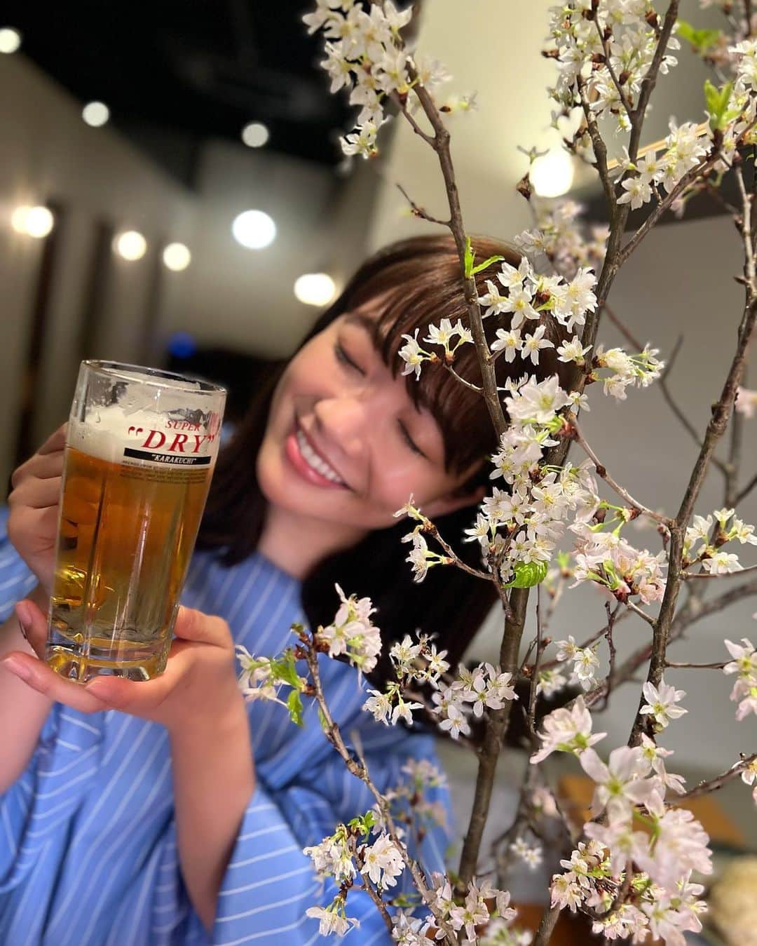 のインスタグラム：「今日も22時54分〜 CBC『うまい！の極み』🍻 放送です☺️  今日訪れているのは 名古屋市東区泉にある、 【魚とおばんざい 泉士】さん🐟 ずっと気になってたお店💕  頂いたお食事が、 マグロの頬肉!?ユッケ!? ウニにフォアグラ…🤤🤤🤤 高級食材ばかり🙌✨  こんな贅沢メニューが リーズナブルに頂けます❤️  ビールに合わないはずがない🍺 この日も進んじゃったよね〜！笑  どんなお料理が出てくるのか🍴🤤 お楽しみにっ🎉  一緒に乾杯しましょ〜う🍻  #アサヒビール #スーパードライ #asahibeer #うまいの極み #アサヒスーパードライ #cbc #魚とおばんざい泉士 #ビール女子」