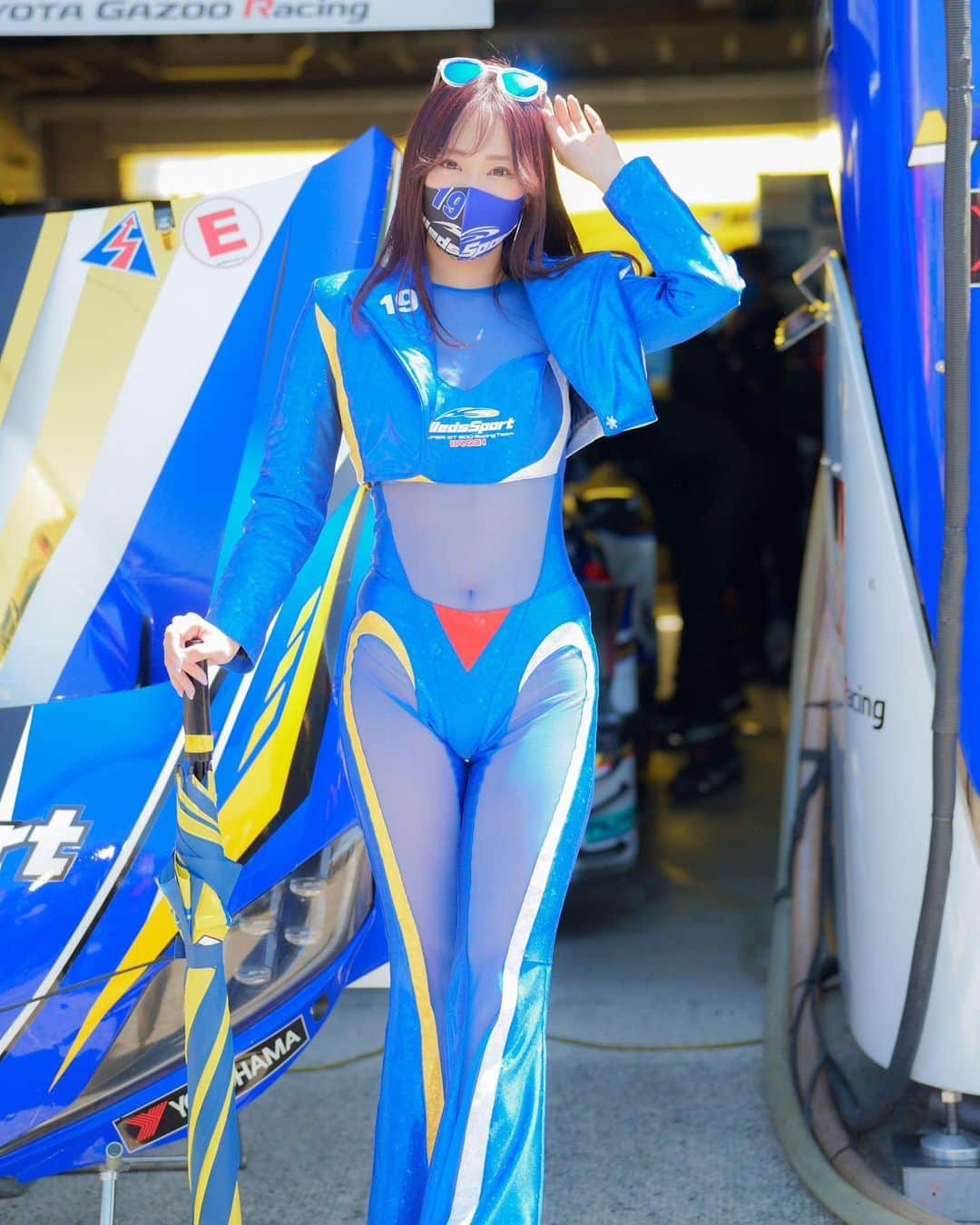 霧島聖子さんのインスタグラム写真 - (霧島聖子Instagram)「おはようございます☀ SUPER GT Rd.2 富士🗻 ブログとインスタストーリーに スケジュールも掲載しましたので ぜひチェックお願いします♡ ２日間目一杯楽しんで 一緒に19号車を応援しようっ‼️  グラスタ裏のWedsSport BANDOHブースにはマスクや缶バッジ、Tシャツといった注目の新商品もあるのでお立ち寄りくださいませ✨ @wedssport のアカウントにも商品の画像掲載されているのでチェックしてね👀 よろしくお願いしますm(*_ _)m  ▶️https://ameblo.jp/seikokirishima/entry-12740679947.html  #それいけ坂東ちゃん #SUPERGT #SGT #GT #富士スピードウェイ #サーキット #racequeen #RQ #racingprojectbandoh #tgrteamwedssportbandoh #wedssport #BANDOH #wedssportbandoh #爆走坂東組 #コスチューム #sexy #スワイプしてね  #レース結果 #予選日 #wedssportadvangrsupra」5月3日 8時48分 - seiko_kirishima