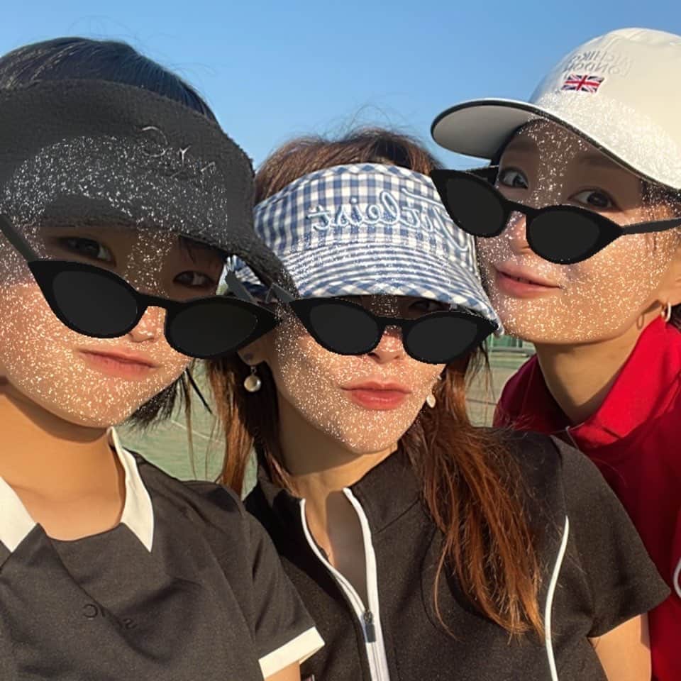 相川友希のインスタグラム：「テニス🎾 始めました！！ #テニス　#運動になる　#ゴルフウエア　#テニスウエア　#見た目から入るタイプ　ではない。　#スポーツ　#冷やし中華始めました テニス仲間募集中💙🎾 #教えて 可愛い姪っ子ちゃん！目に入れても痛くない痛くない♡産まれてからずーっと愛おしい🥰#姪っ子　ちゃん」