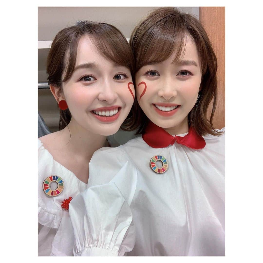 宇賀神メグさんのインスタグラム写真 - (宇賀神メグInstagram)「👭  . .  同期との写真が続きます。☺️  SDGsスチール撮影の際の写真。 アプリを見ていたら 頬と頬でハートを作るフィルターを発見!!👀 早速二人でやってみましたが これがなかなか難しく… 6回目くらいでやっと成功しました。😆  . .  #同期 #2018年入社 #🥰 #sdgs #地球を笑顔にするWEEK」5月3日 19時16分 - ugajin_megu