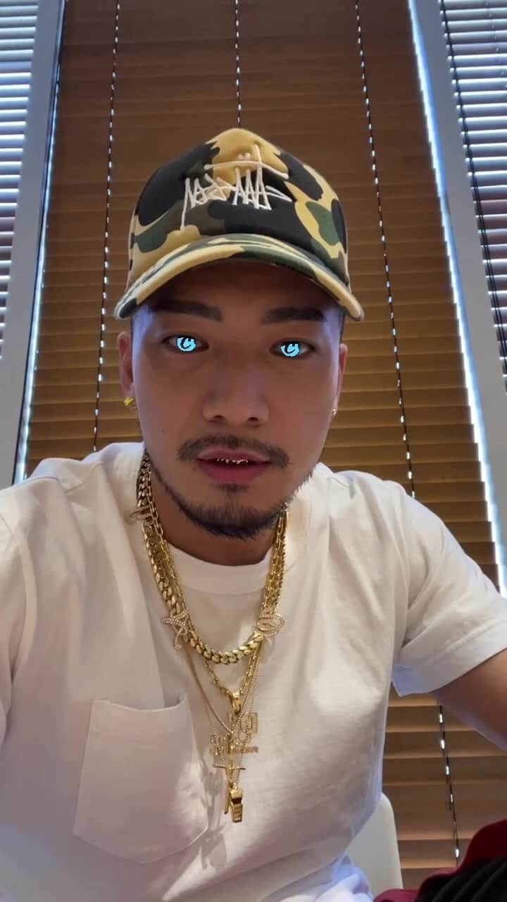 のインスタグラム：「ドレスコードについて...  【議事録】 名古屋:青のアイテム 大阪:ヒョウ柄のアイテム 東京:赤のアイテム  女性:セクシーなやーつ 男性:オシャレ忘れずに あなたが持つ最強スニーカー🔥」