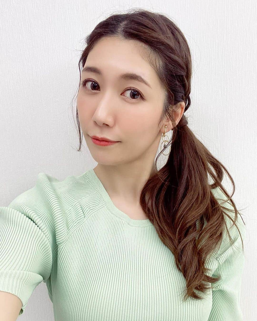 穂川果音さんのインスタグラム写真 - (穂川果音Instagram)「hair style  サイドアップだよ✨  earring→ @riele.acc  #ヘアスタイル　#ヘアアレンジ　#hairstyle #hairarrange #サイド寄せ　#大人めアレンジ　#アベプラ　#abema #サイドアップ　#イヤリング　#earrings」5月3日 13時23分 - hokawakanonn