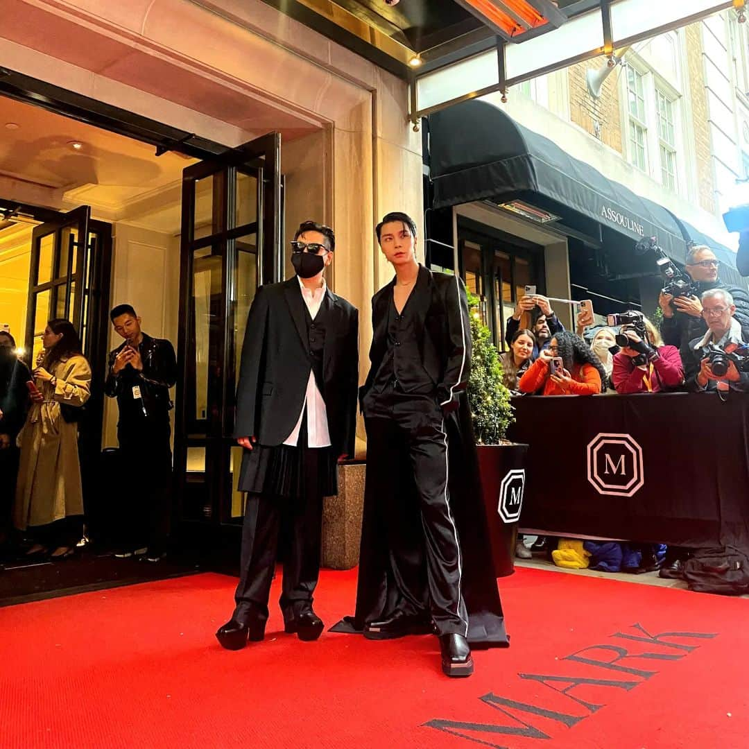 NCTさんのインスタグラム写真 - (NCTInstagram)「🕶🖤  #MetGala #metgala2022  #JOHNNY #쟈니 #NCT #NCT127」5月3日 14時45分 - nct