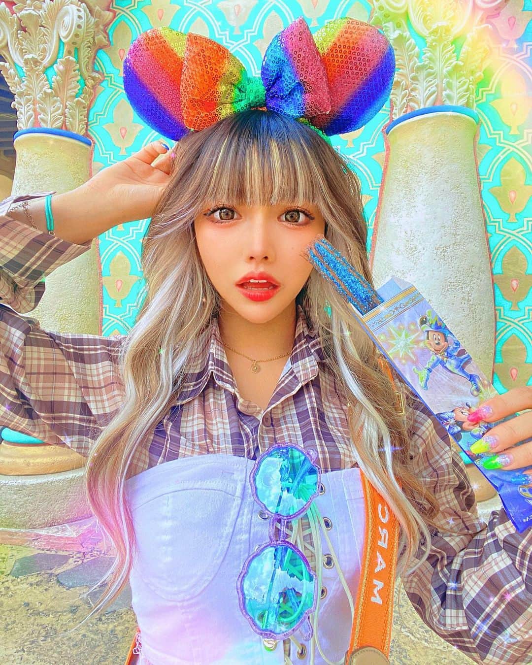 Hiiroさんのインスタグラム写真 - (HiiroInstagram)「❤️💛🏰夢の国🐭💚💙  平日に行けばいいのにわざわざGWに行って人いっぱいだったけど🥺 サイコーに楽しかった💜✨  次はランド行きたい🐥  あほ顔💦 ・  ・  ・」5月3日 16時20分 - hiiro_prettywoman