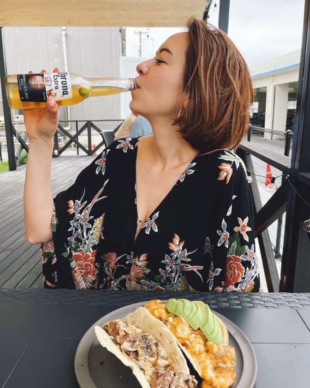 鮎河ナオミのインスタグラム：「@blueentrancekitchen のアメリカンなタコス🌮ビールと合うーーーーー🍺❤️❤️」