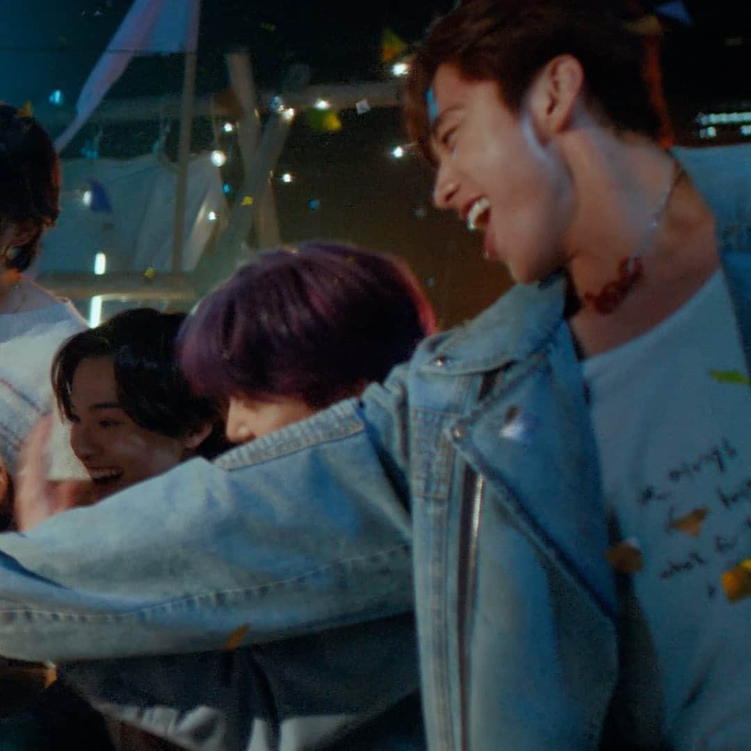 のインスタグラム：「JO1｜'With Us' Official MV OUT NOW https://youtu.be/Zf59GBy4564  #JO1 #KIZUNA #With_Us」