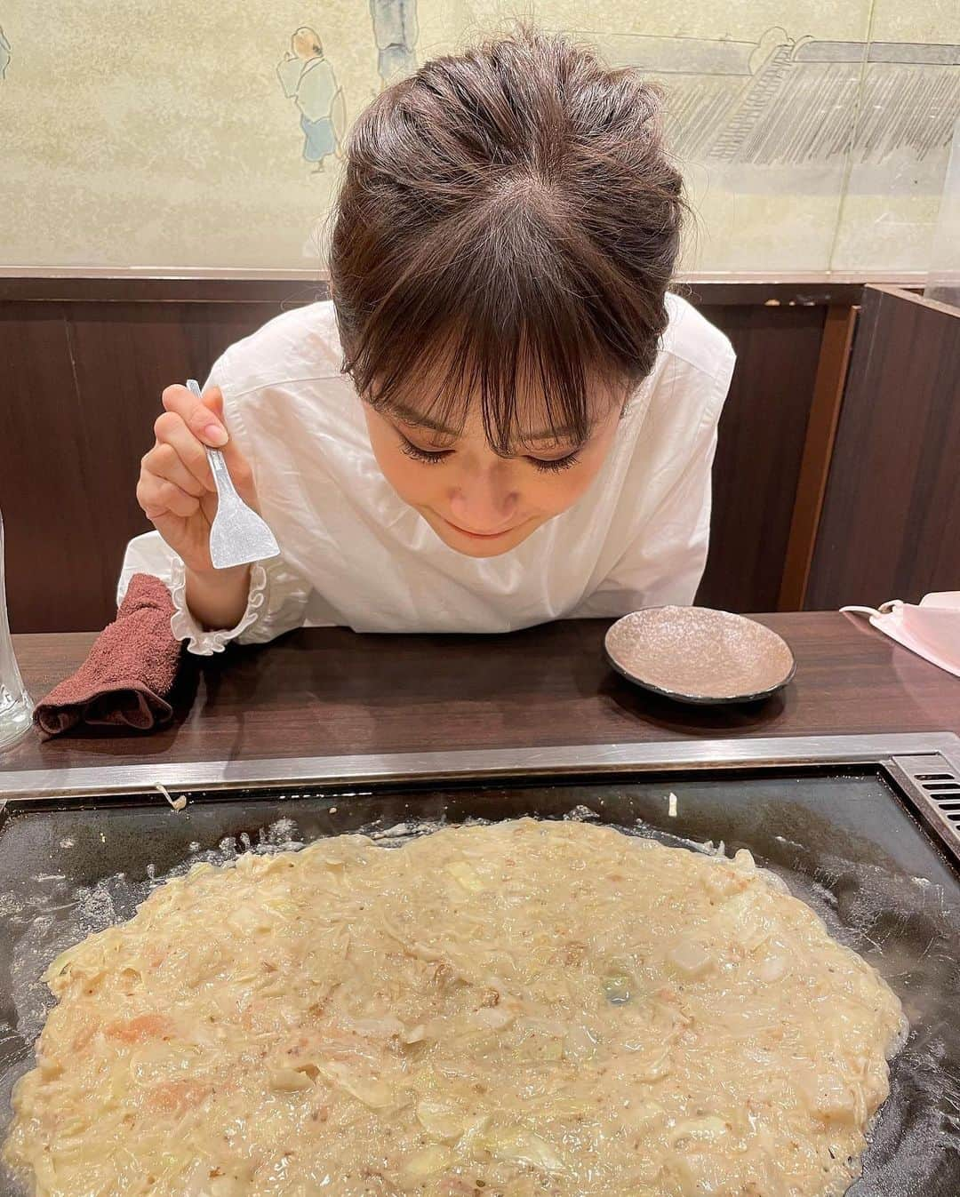 嶺百花さんのインスタグラム写真 - (嶺百花Instagram)「#浅草第二弾  もんじゃが食べたい！食べるなら本場でしょ！ということで、先日、浅草へ。ここは海の中ですか？というくらいに沢山の魚介が入った海鮮もんじゃ、絶品でした〜🦐🦑❤️」5月3日 18時19分 - mine_momoka